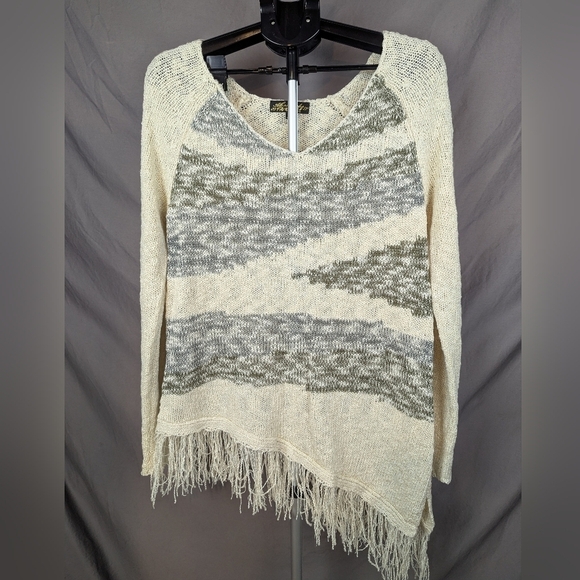Absolutely Famous XL asymmetrical sweater with fringe - Picture 1 of 13